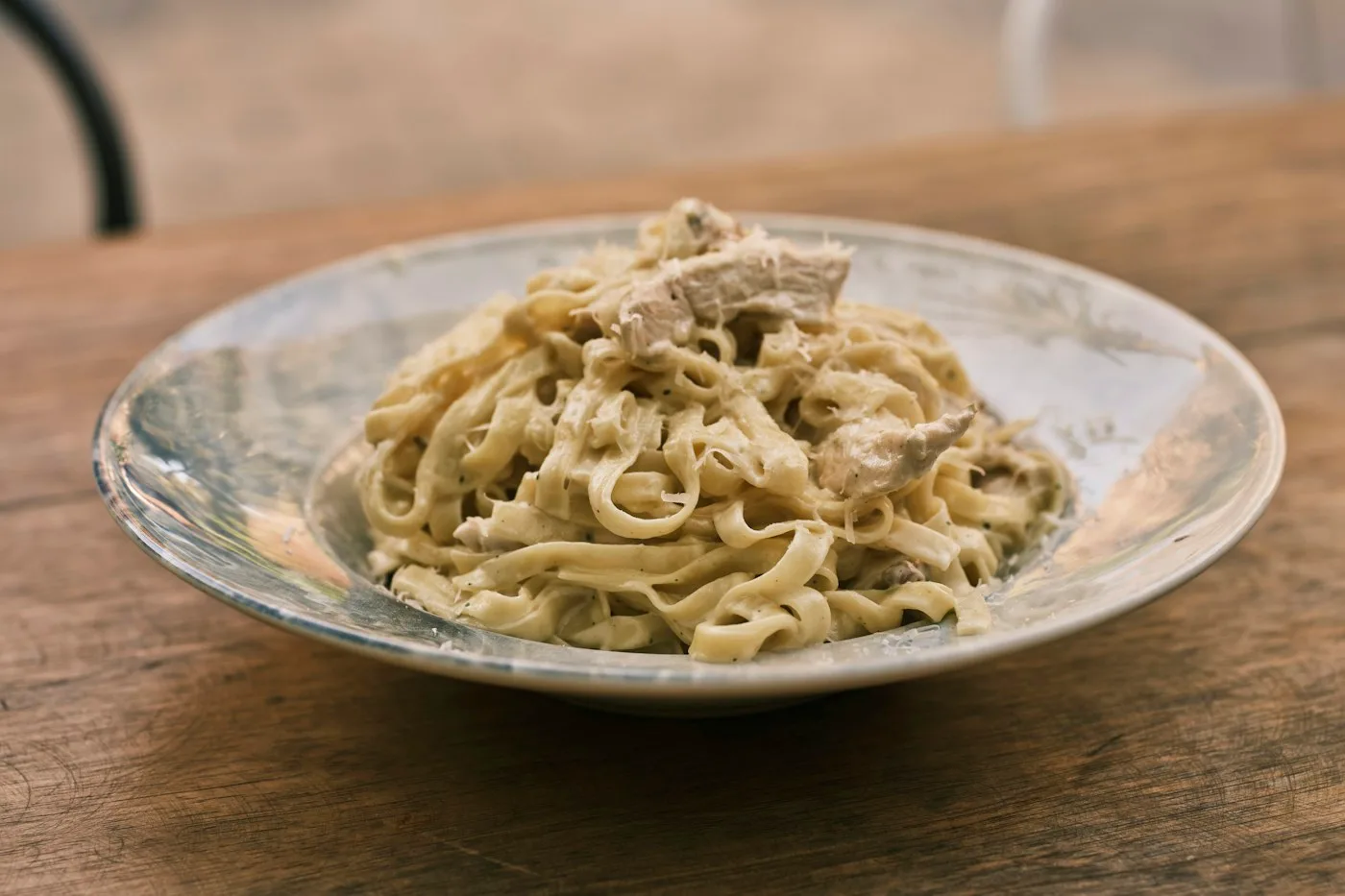 Authentic Italian Creamy Fettuccine Alfredo (No Heavy Cream Needed)